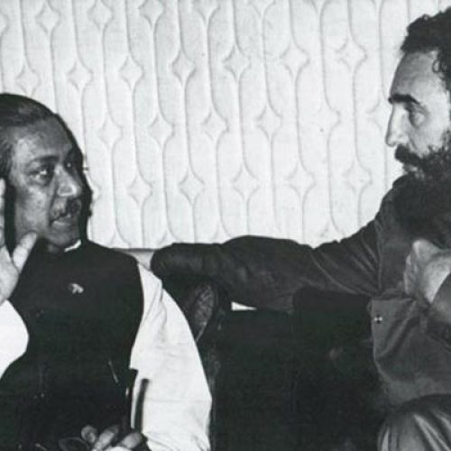 fidel-with-sk-mujib_251980.jpg